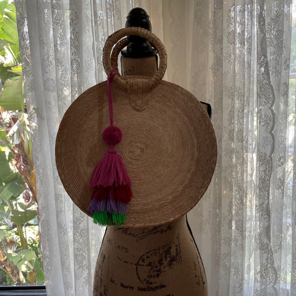 Straw round bag purse with handles FREE Tassle